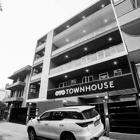ホテル Super Townhouse Near Appu Ghar グルガウン エクステリア 写真