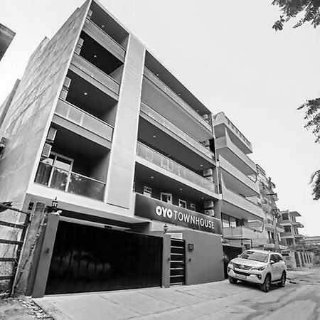 ホテル Super Townhouse Near Appu Ghar グルガウン エクステリア 写真