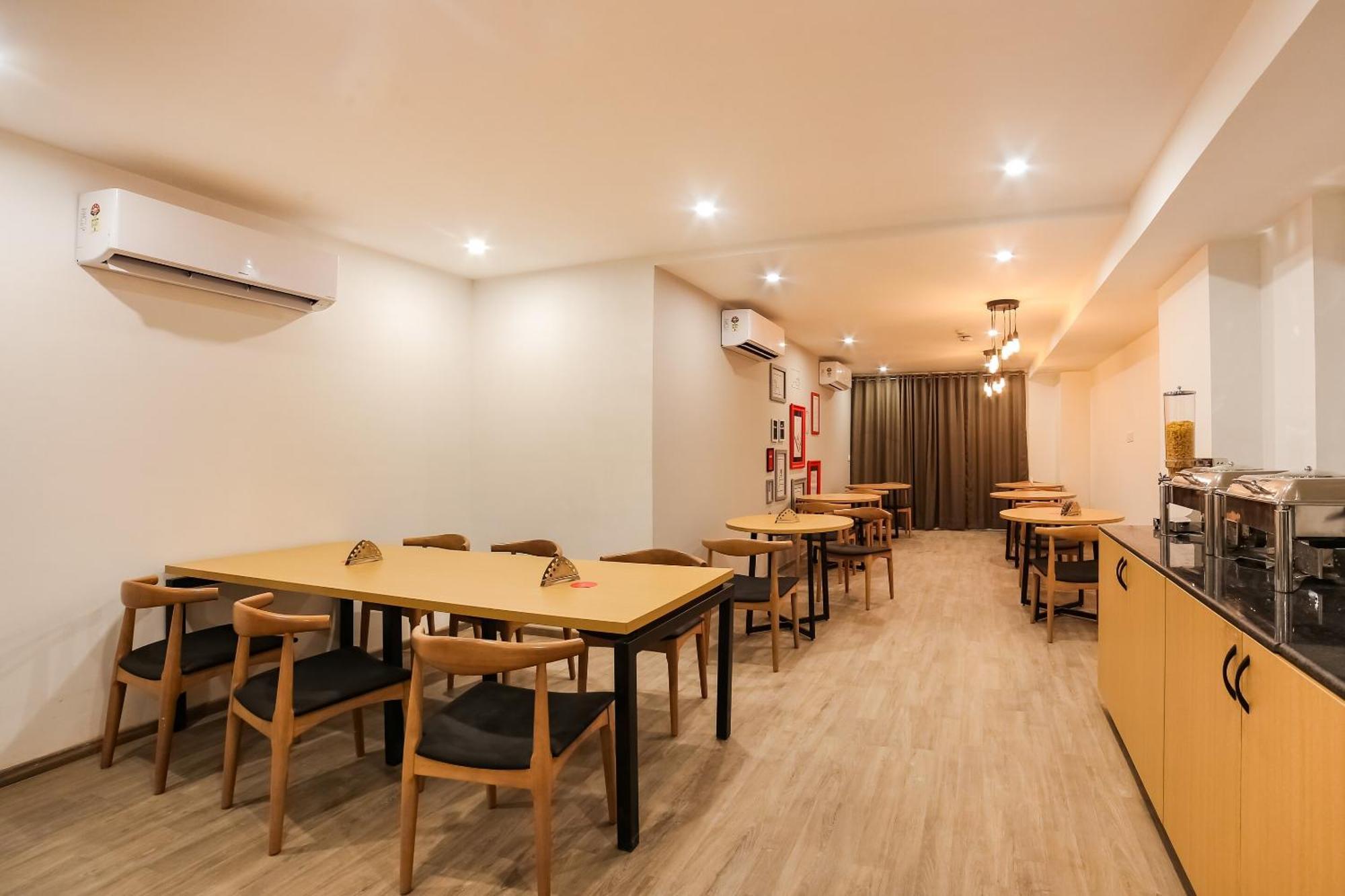 ホテル Super Townhouse Near Appu Ghar グルガウン エクステリア 写真